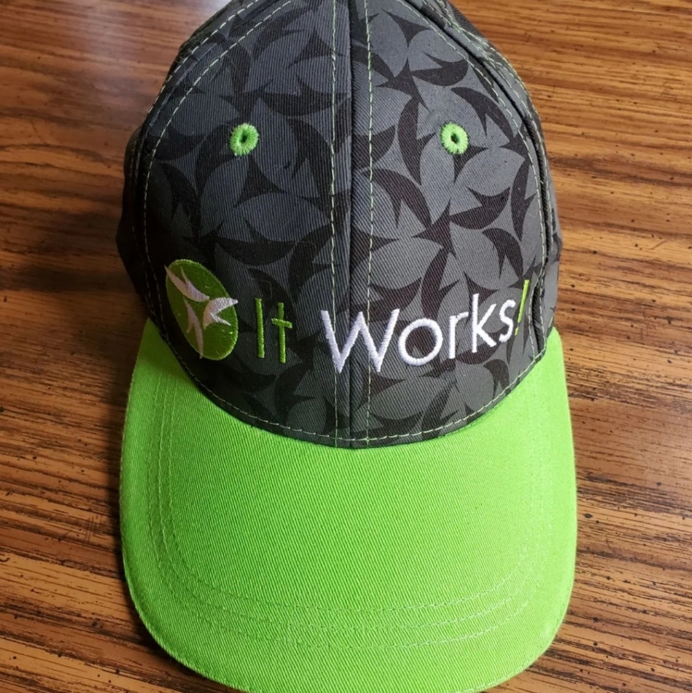 NWOT- IT WORKS! EMBROIDERED BASEBALL HAT